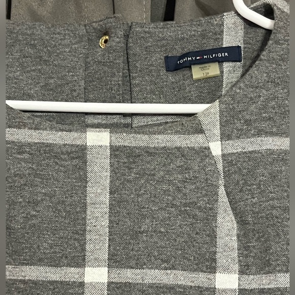 Tommy Hilfiger grey dress! Perfect for Fall🍂 - Picture 2 of 5